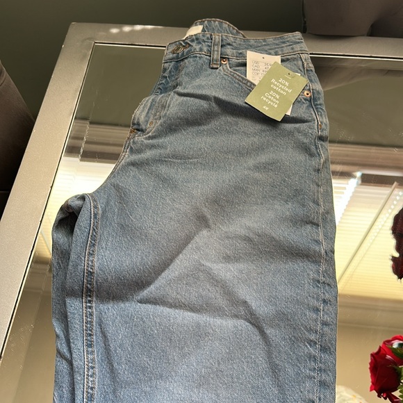 H&M Light Blue Relaxed Jeans - Picture 5 of 5